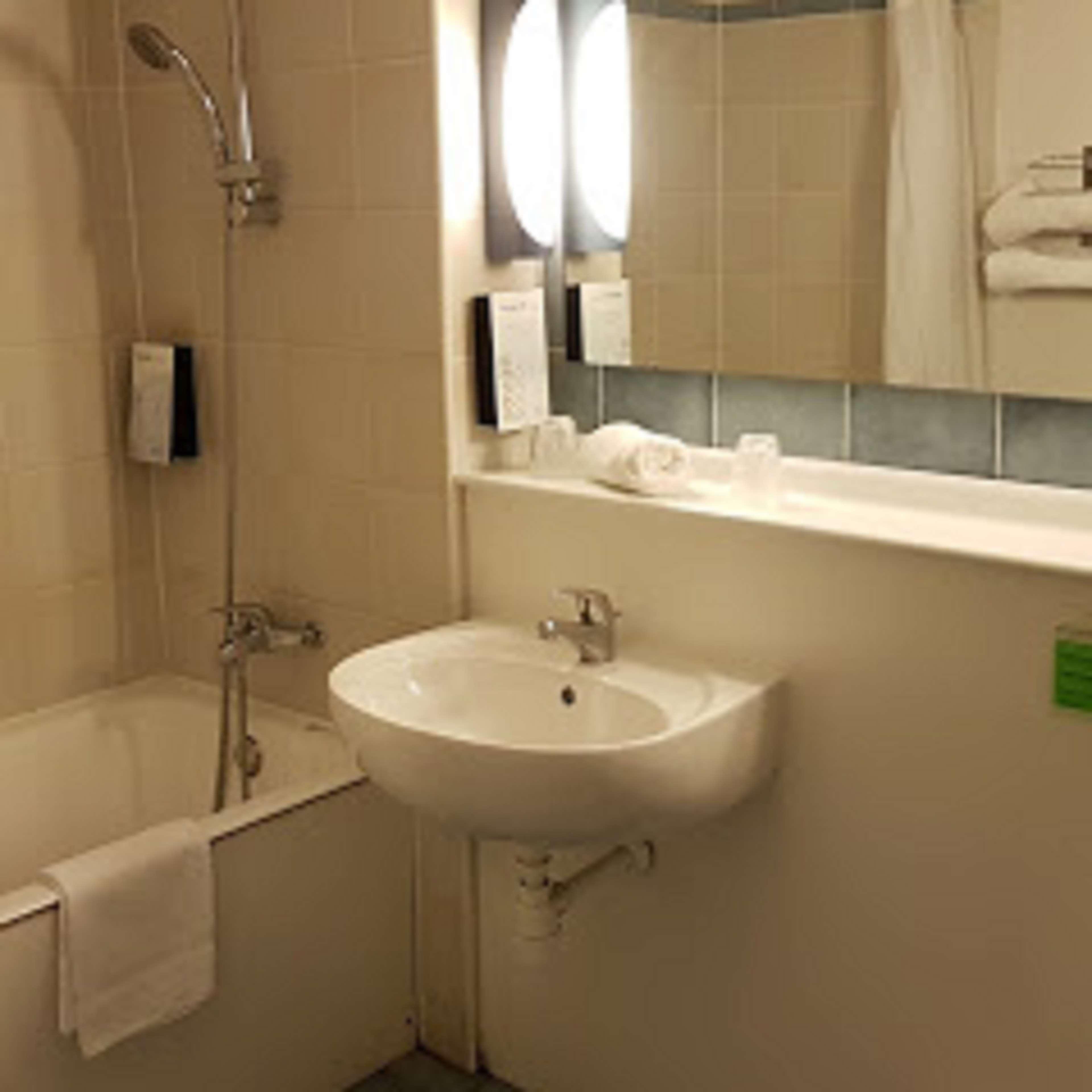 Hotel Campanile Marmande Esterno foto