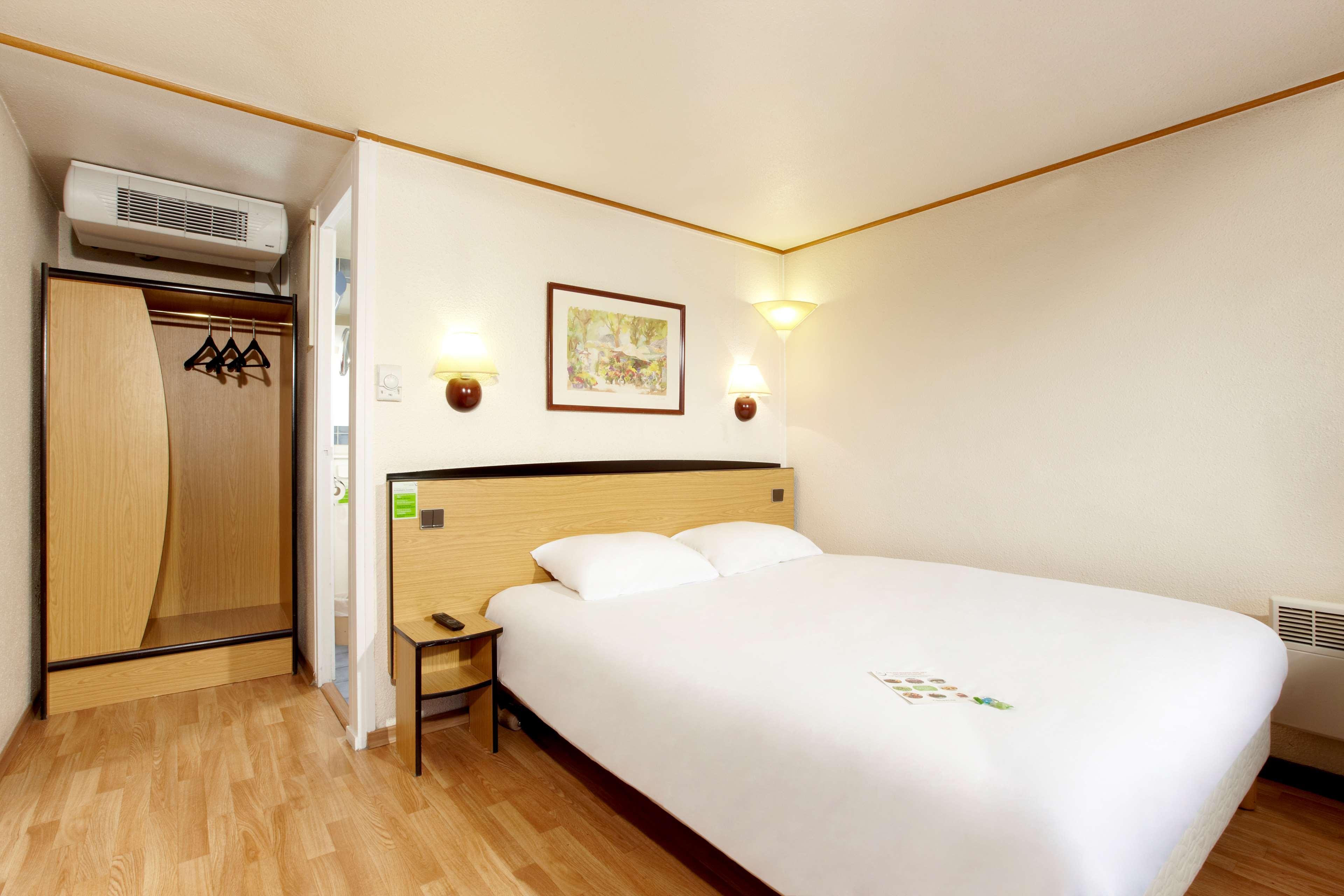 Hotel Campanile Marmande Esterno foto