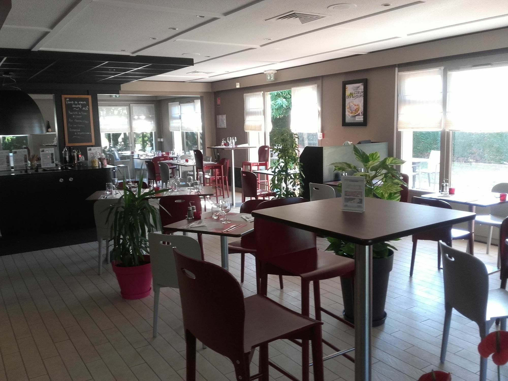 Hotel Campanile Marmande Esterno foto